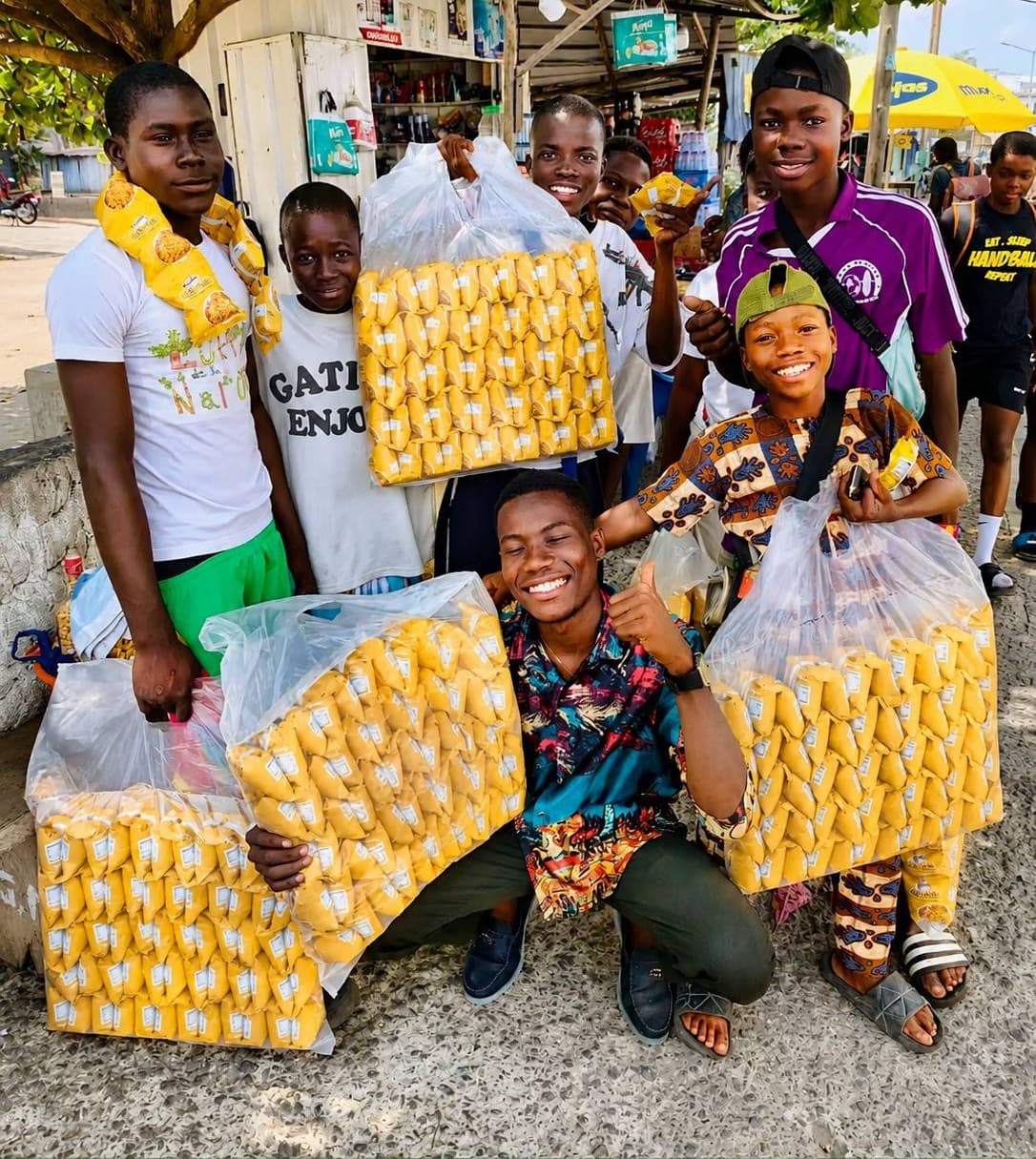 Gala Chin Chin hits the Togolese market project showcase wide layout